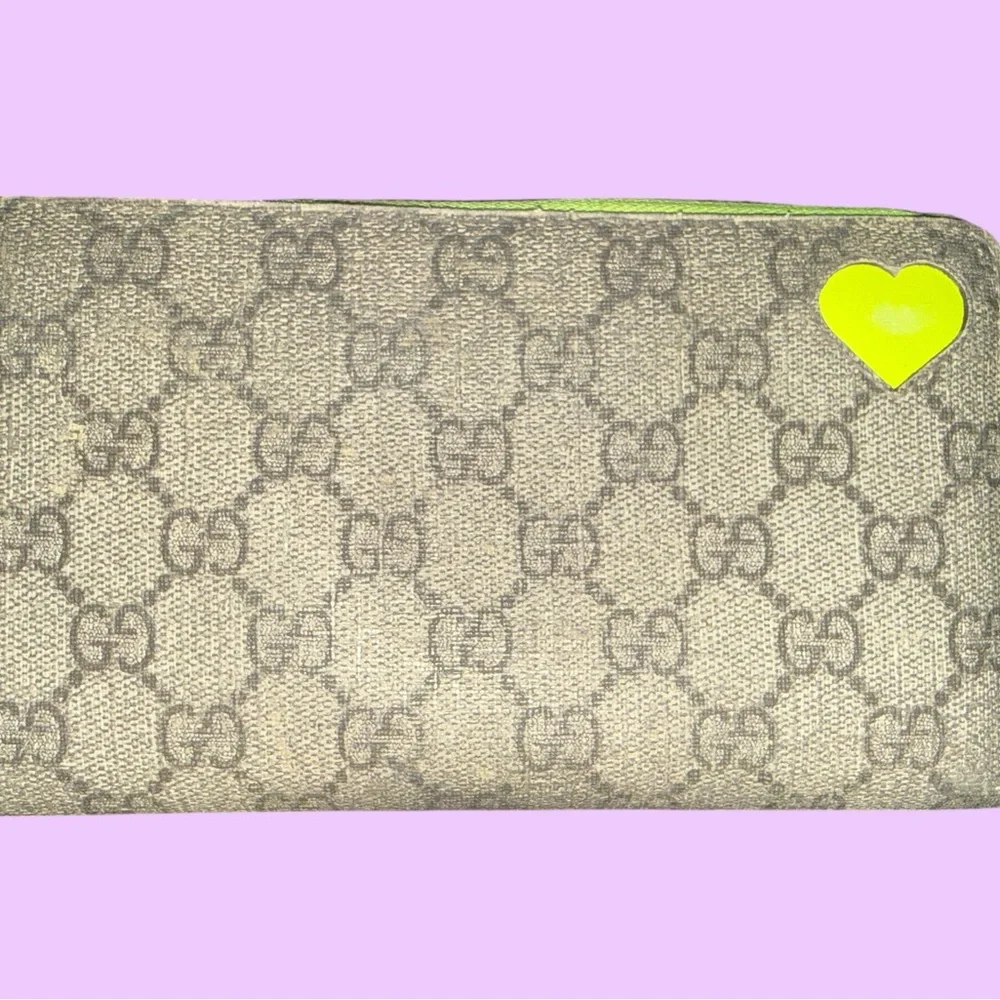 Neon Gucci wallet gg supreme heart - Picture 1 of 7